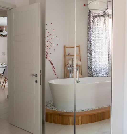 غرفة ديلوكس, Intra Rooms