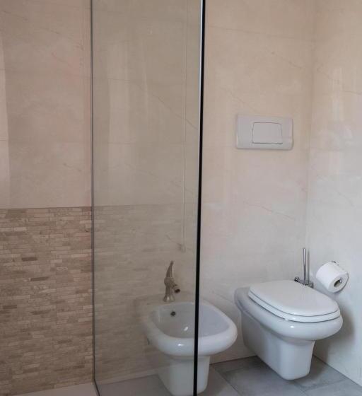 غرفة ديلوكس, Intra Rooms