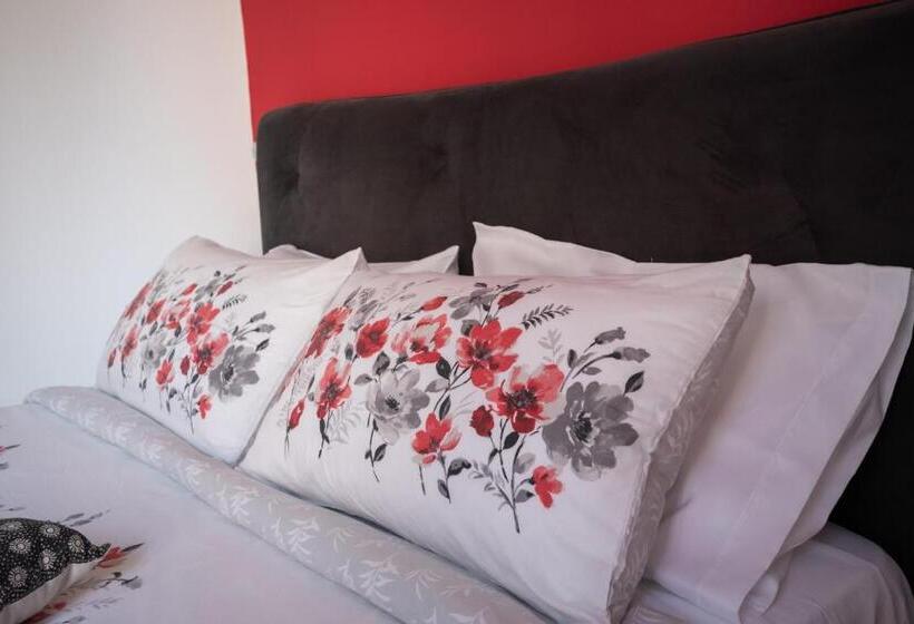 غرفة ديلوكس, Intra Rooms