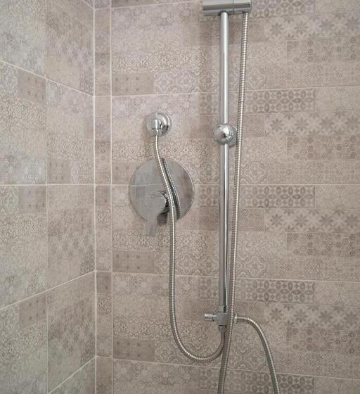 غرفة قياسية, Intra Rooms