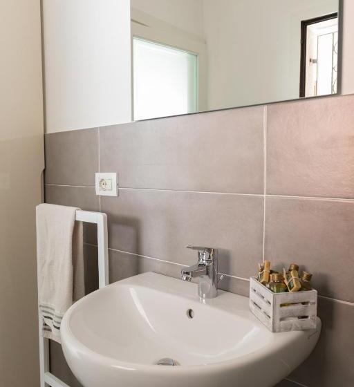 غرفة قياسية, Intra Rooms