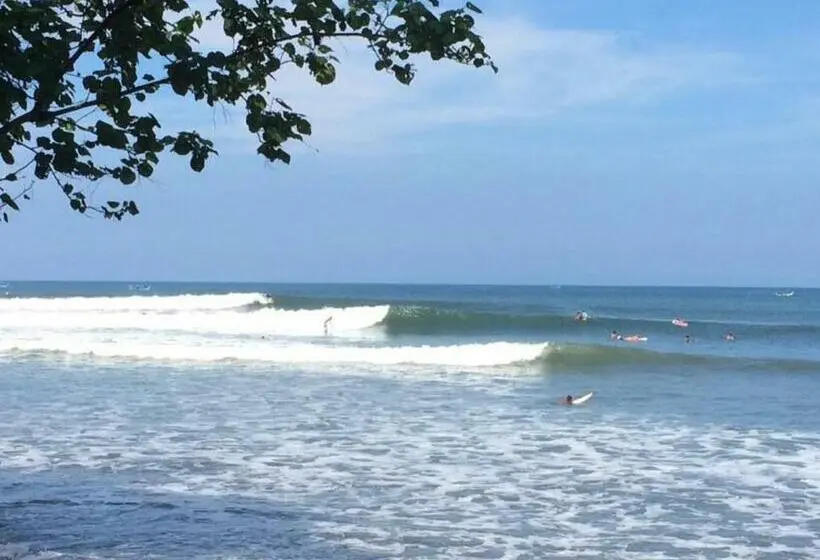 Villa 1 Makuuhuone, Medewi Surf Villa