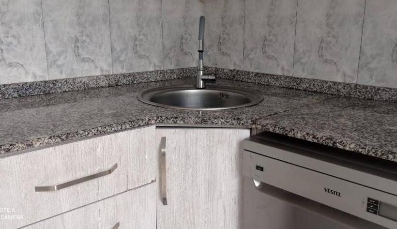 اتاق استاندارد با سرویس بهداشتی مشترک, Nika's Guest House