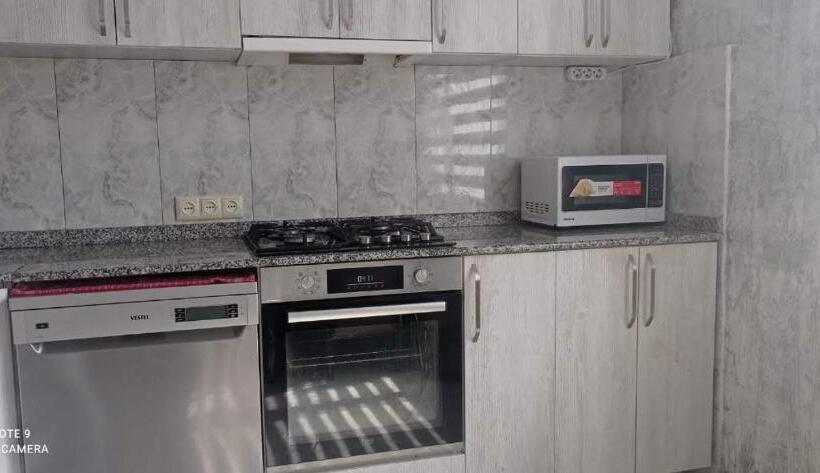 اتاق استاندارد با سرویس بهداشتی مشترک, Nika's Guest House