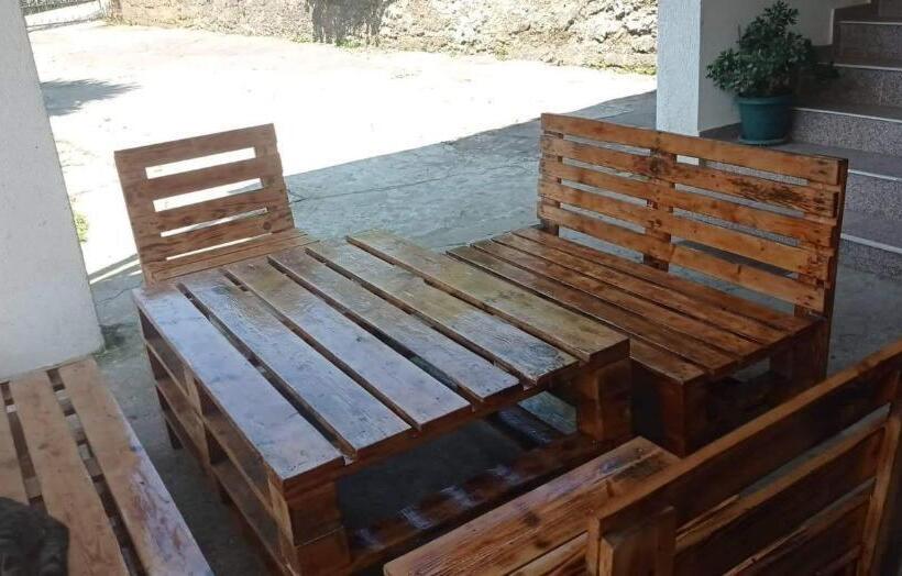 اتاق استاندارد سه تخته با سرویس بهداشتی مشترک, Nika's Guest House