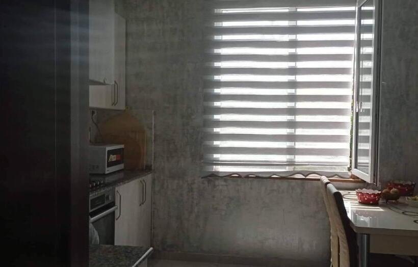 اتاق استاندارد سه تخته با بالکن, Nika's Guest House