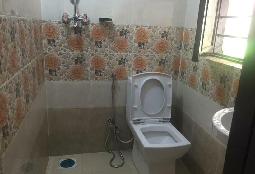 اتاق استاندارد یک نفره, Birds Nest Hostel