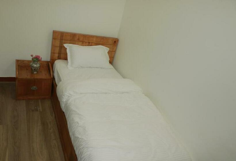 اتاق استاندارد یک نفره, Birds Nest Hostel