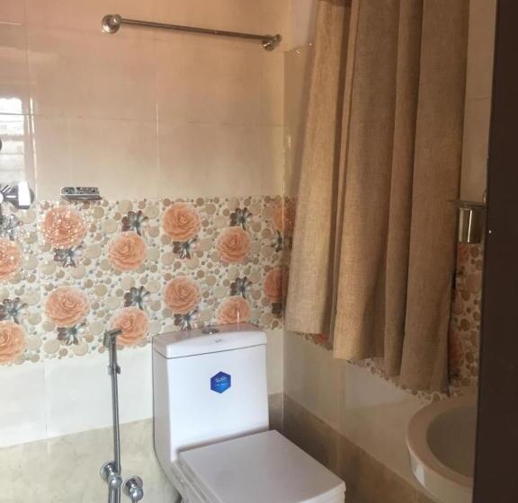 اتاق استاندارد یک نفره, Birds Nest Hostel