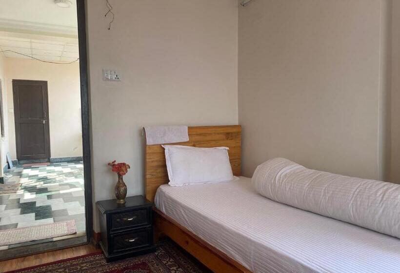 اتاق استاندارد, Birds Nest Hostel