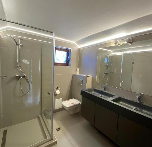 一居室别墅, Complex Adora