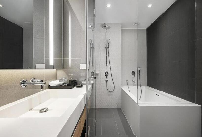 استودیوی لوکس, Oakwood Suites Bangkok