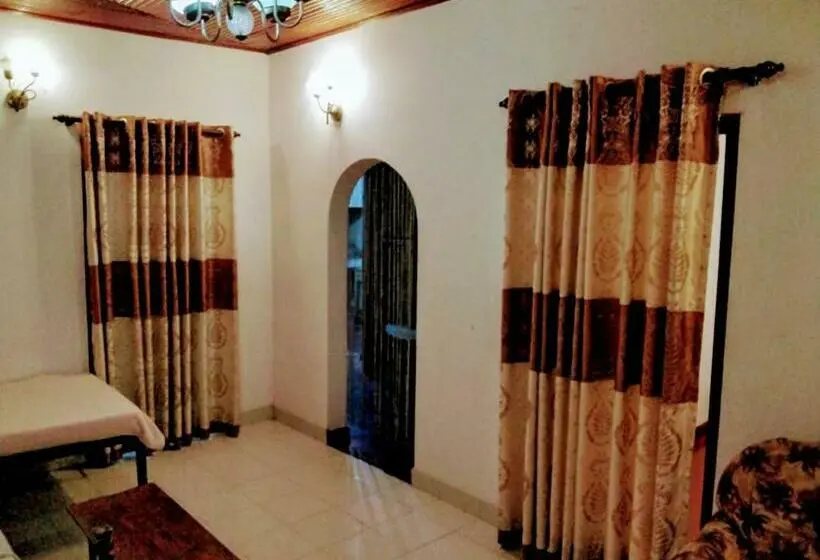 Deluxe Kolmen Hengen Huone, New Mount Villa