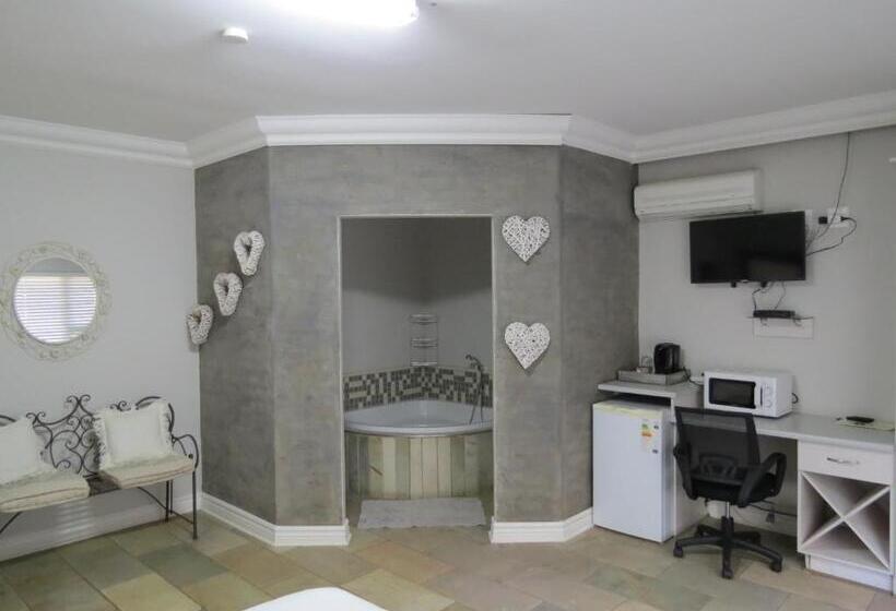 Номер Deluxe, Olden Rose Place