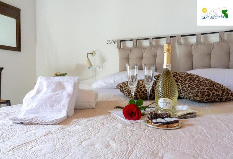 Triple Room Sea View, B&b Marìsicilia