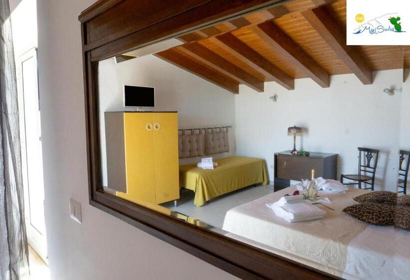 Triple Room Sea View, B&b Marìsicilia