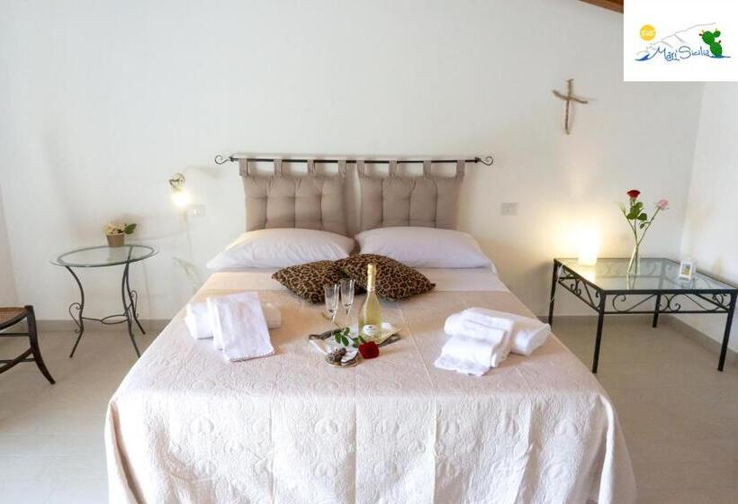 Triple Room Sea View, B&b Marìsicilia