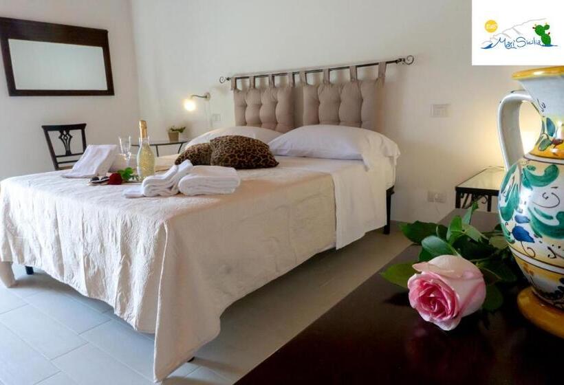 Triple Room Sea View, B&b Marìsicilia
