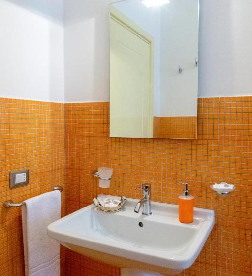 庭の見えるスタンダードトリプルルーム, B&b Marìsicilia