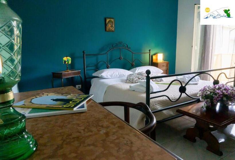庭の見えるスタンダードトリプルルーム, B&b Marìsicilia