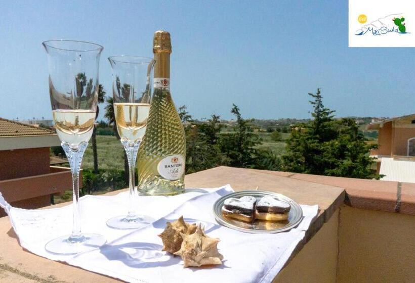 Triple Room Sea View, B&b Marìsicilia