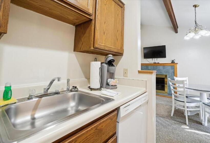 סוויטה, Cedarbrook Queen Suite 203