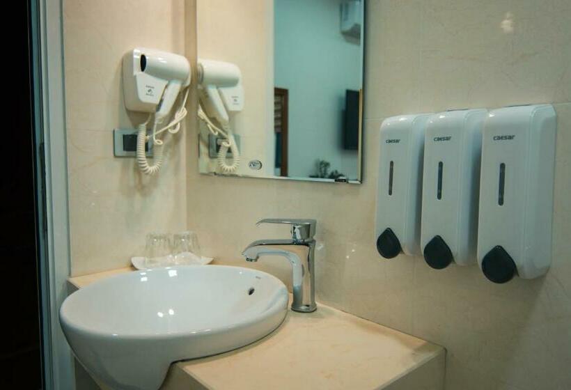 اتاق سوپریور, Hoàng Long