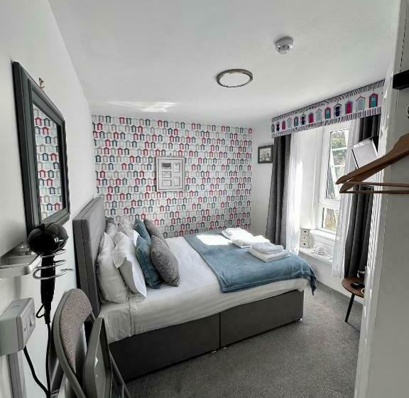 חדר בסיסי, Islay Frigate