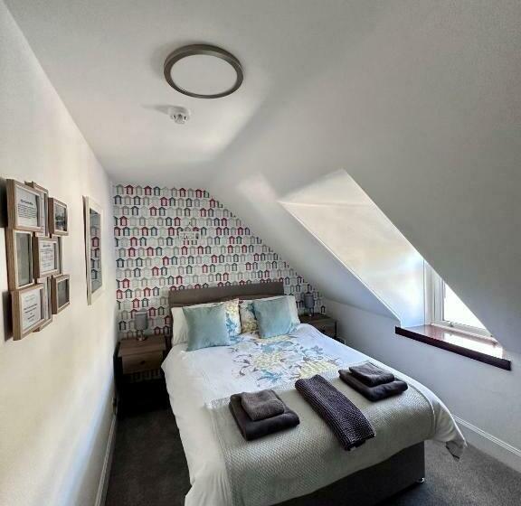 חדר סטנדרט חדר אמבטיה משותף, Islay Frigate