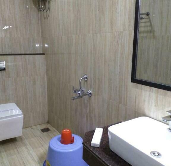 Delüks Süit, Saravanaa Residency