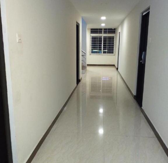 Delüks Süit, Saravanaa Residency