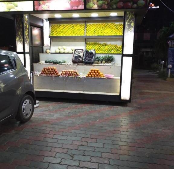 Delüks Süit, Saravanaa Residency