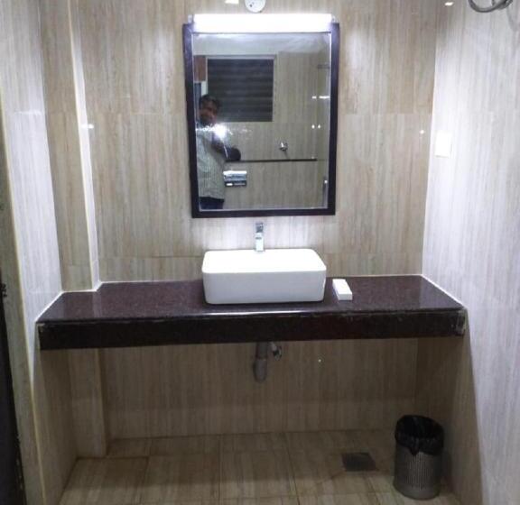 Delüks Süit, Saravanaa Residency