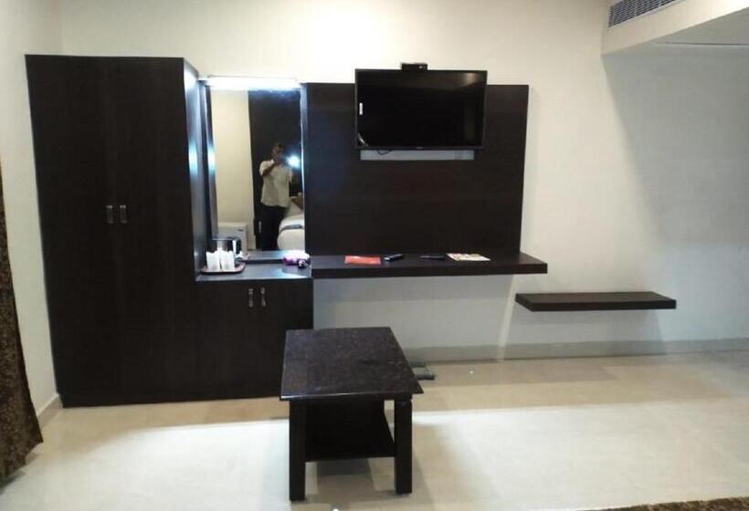 Delüks Süit, Saravanaa Residency