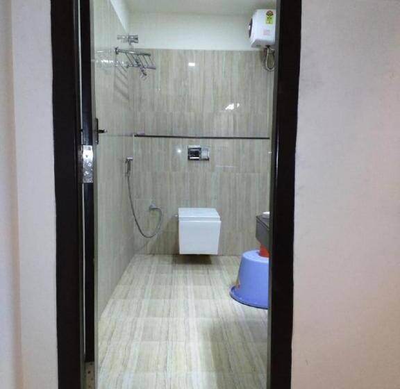 Delüks Süit, Saravanaa Residency