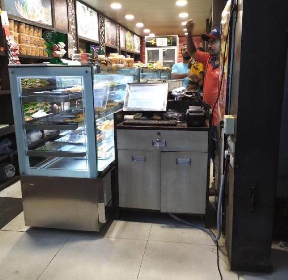 Delüks Süit, Saravanaa Residency