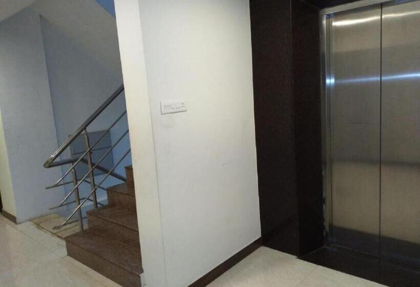 Delüks Süit, Saravanaa Residency