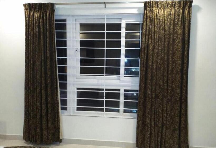 Delüks Süit, Saravanaa Residency