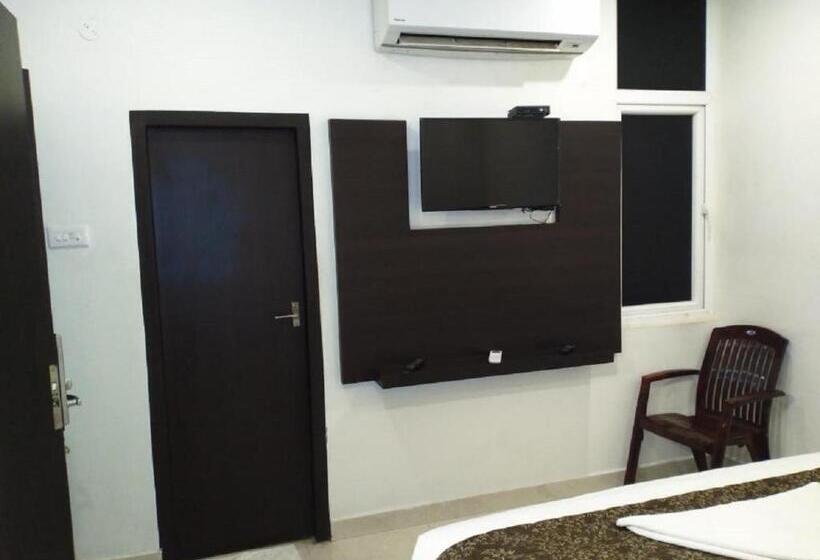 Delüks Oda, Saravanaa Residency