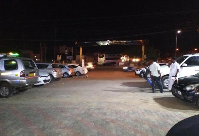 Delüks Oda, Saravanaa Residency