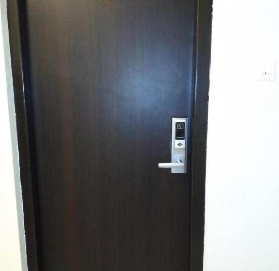 Delüks Oda, Saravanaa Residency