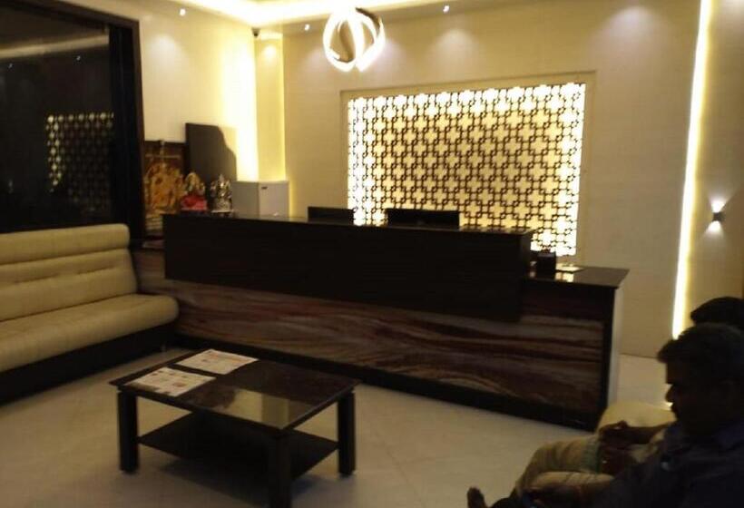 Delüks Oda, Saravanaa Residency