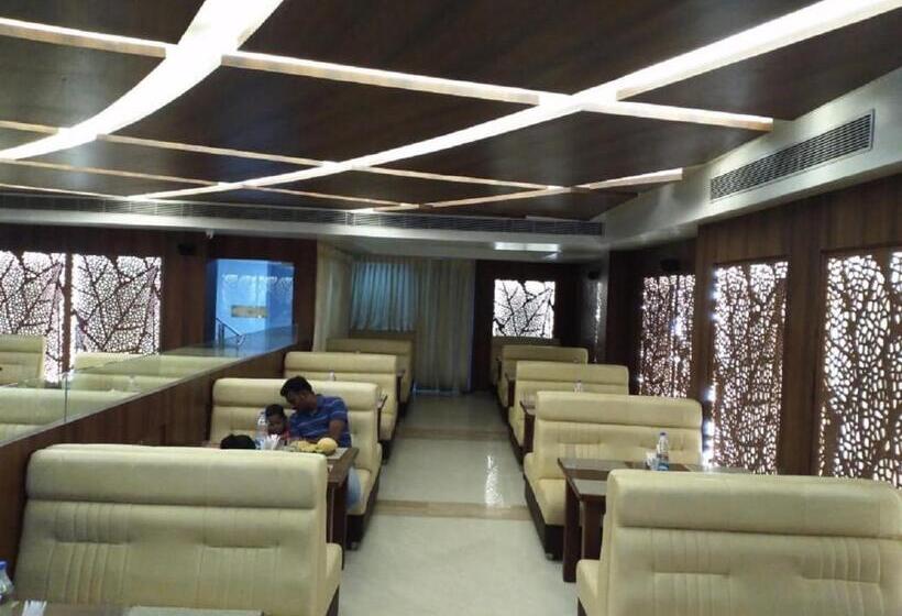 Delüks Süit, Saravanaa Residency