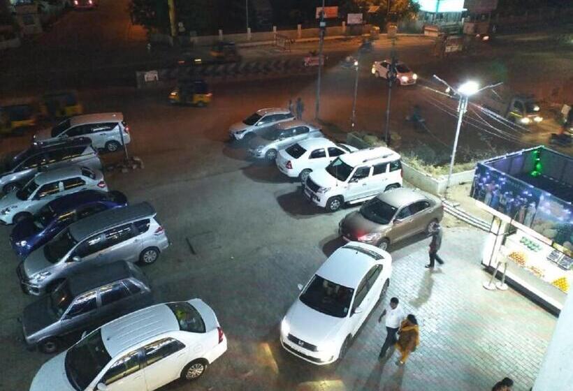 Delüks Süit, Saravanaa Residency