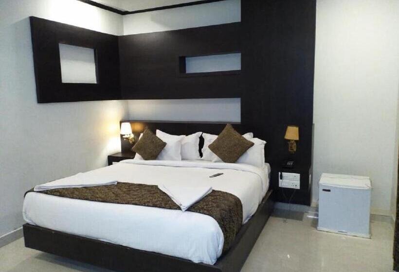 Delüks Süit, Saravanaa Residency