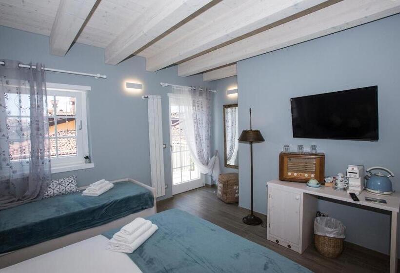 デラックスルーム, Laura E Christian   Rooms