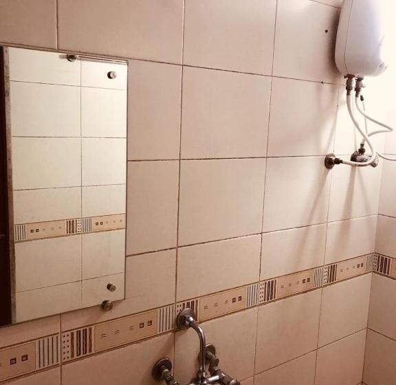 חדר משפחתי, Mango Guest House