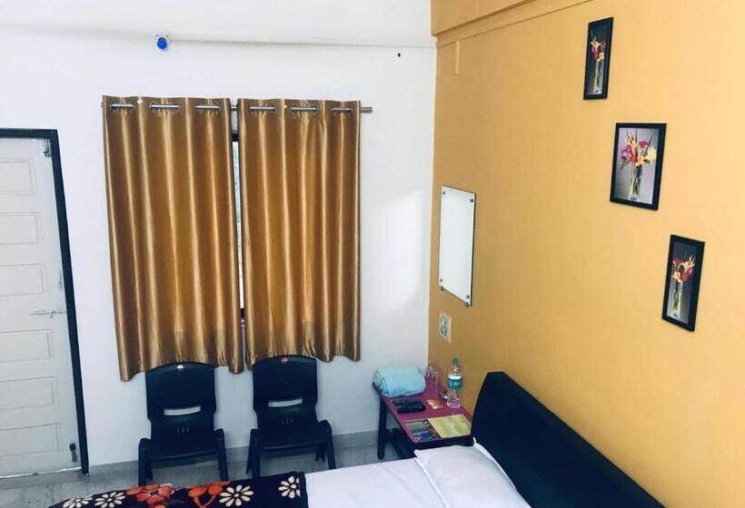 חדר משפחתי, Mango Guest House