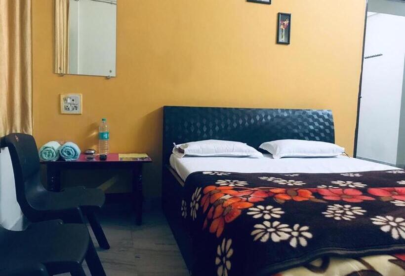 חדר משפחתי, Mango Guest House