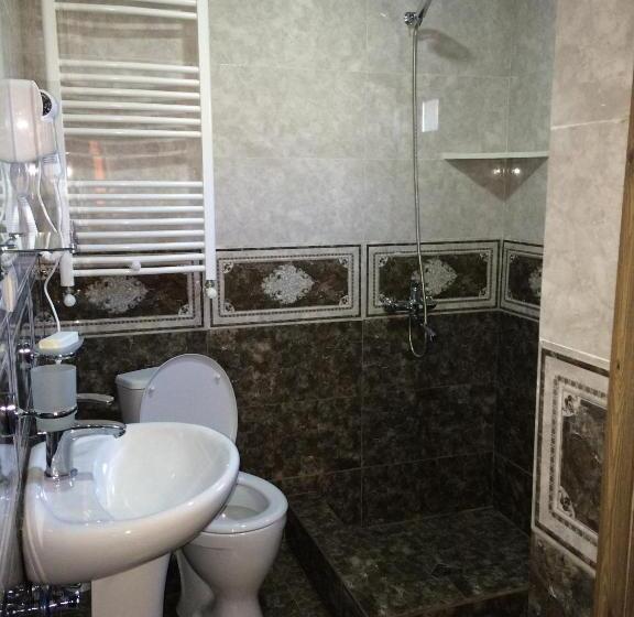 اتاق استاندارد چهار تخته, Nikolo Inn